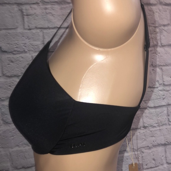 SKIMS Wireless Form Push-up Plunge Bra - Picture 6 of 7